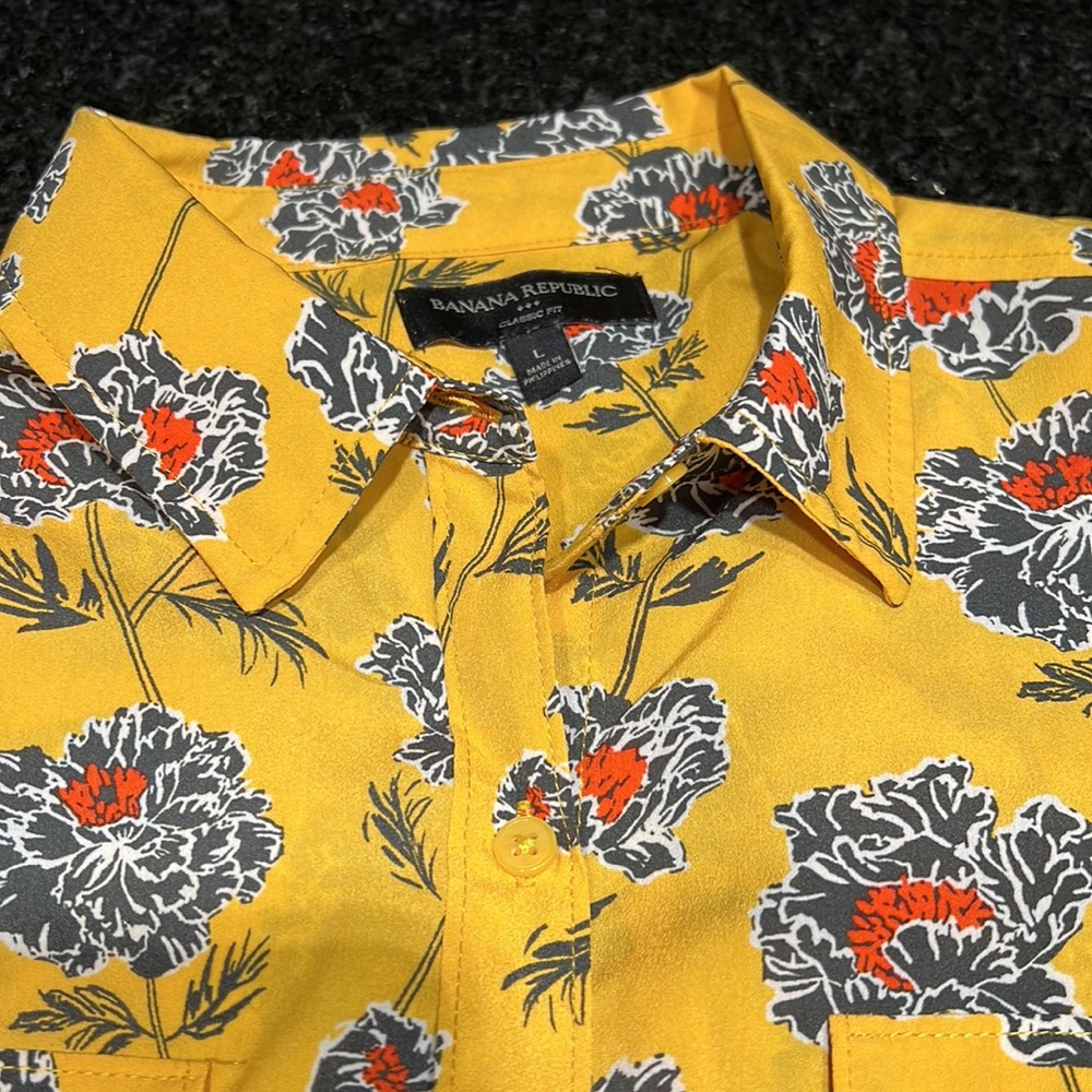 Banana Republic Size Large Classic Fit Mustard